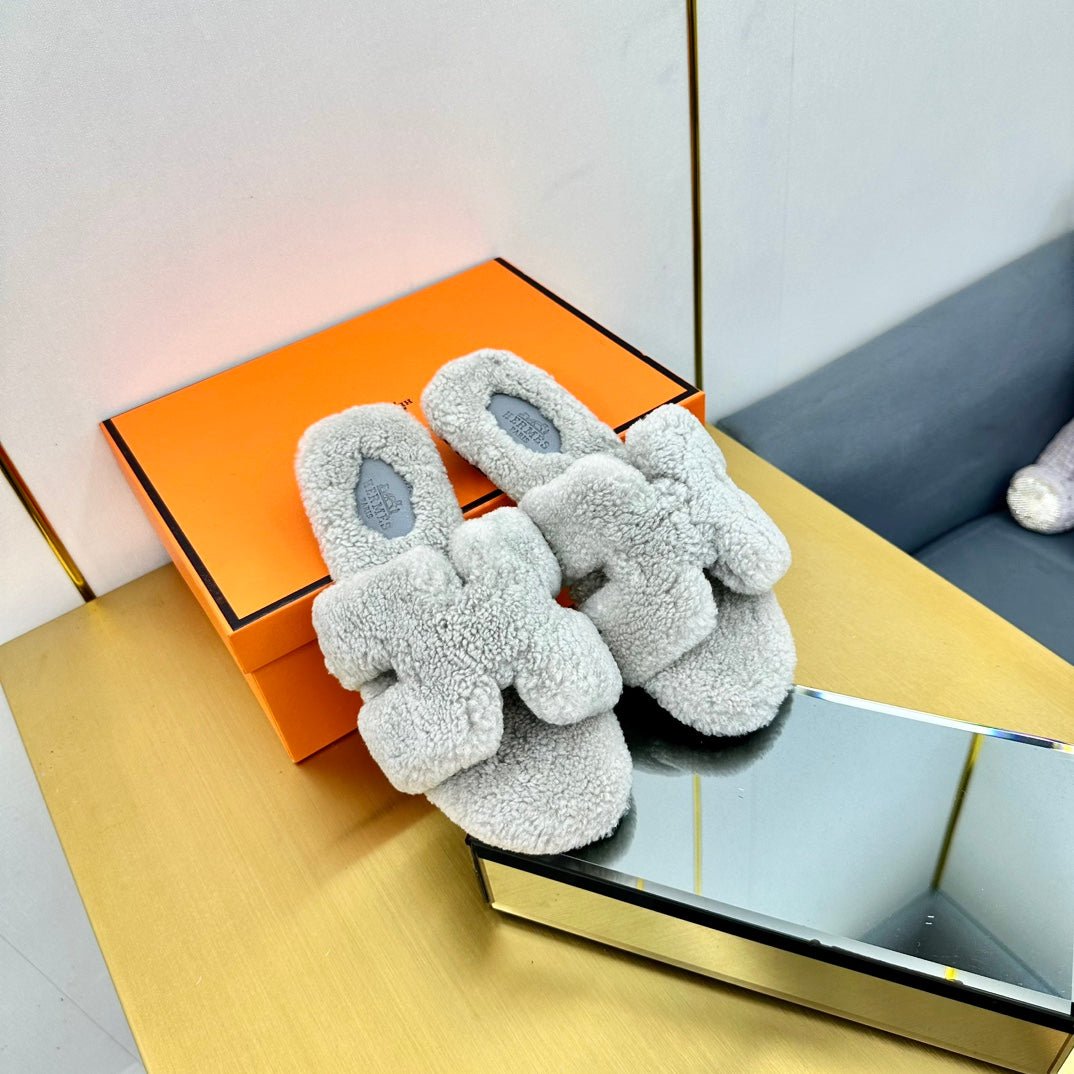 ORAN SHEARLING SANDALS PALE GRAY - Image 2