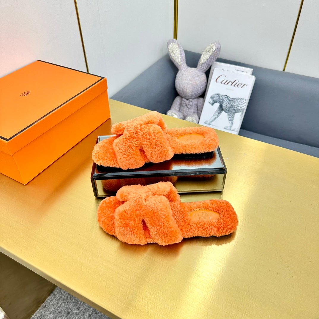 ORAN SHEARLING SANDALS NEON ORANGE - Image 4