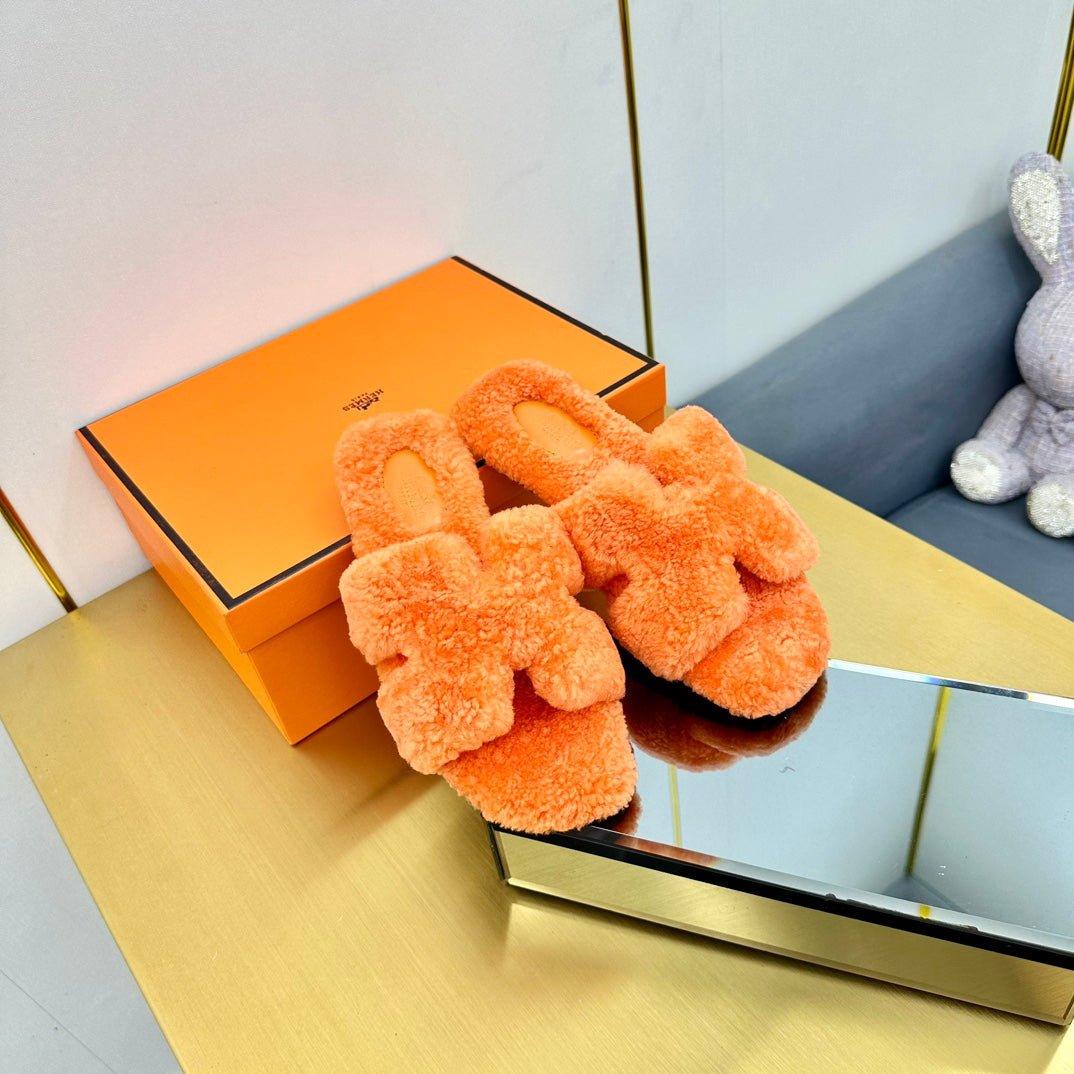 ORAN SHEARLING SANDALS NEON ORANGE - Image 2
