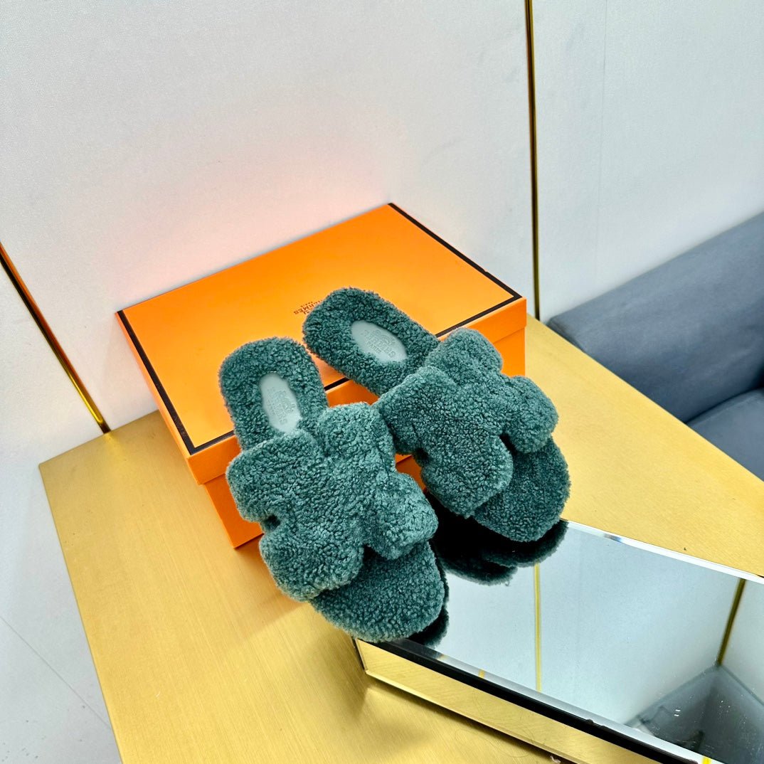 ORAN SHEARLING SANDALS FOREST GREEN - Image 2