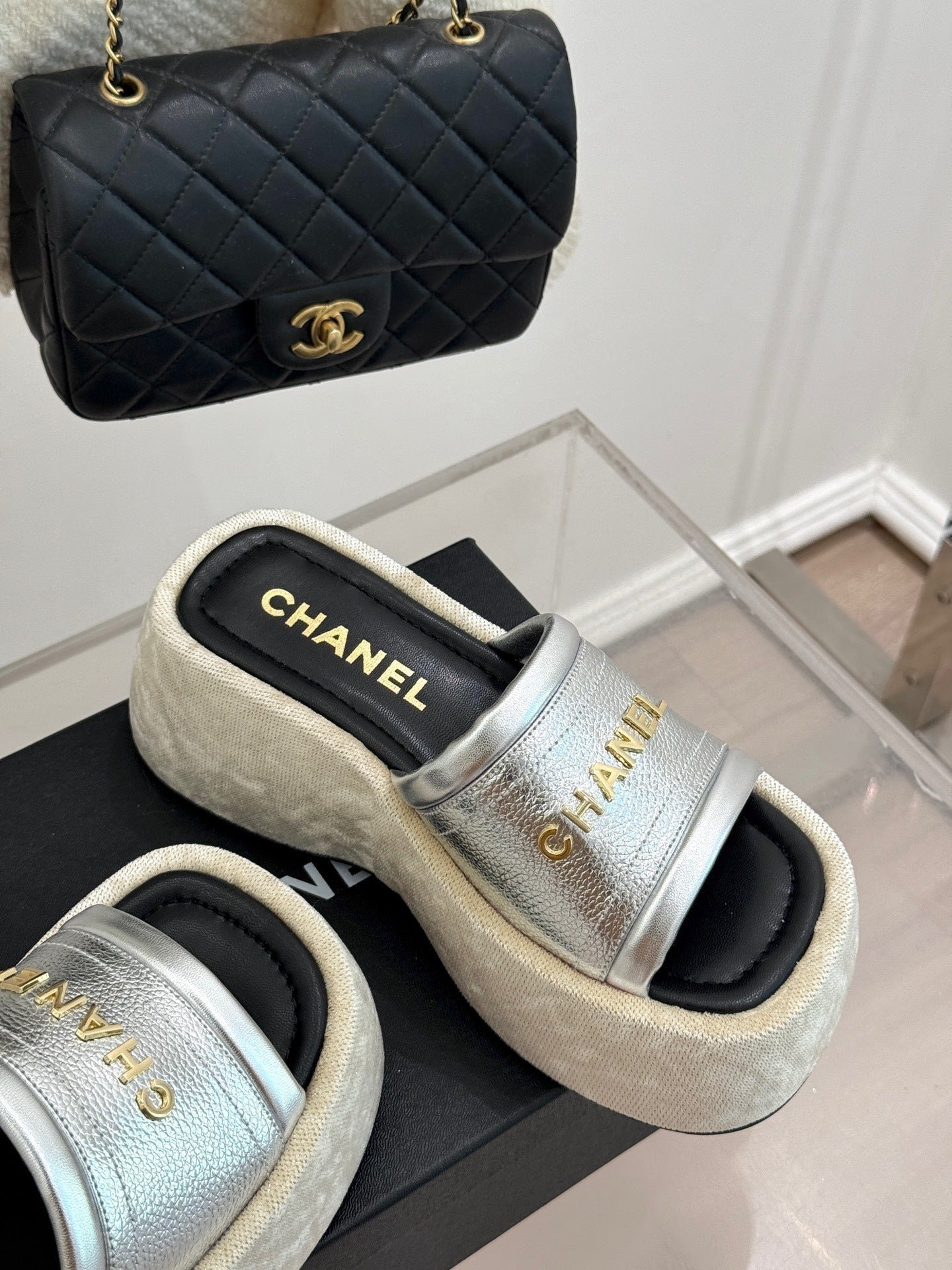 PLATFORM SLIPPERS IN SILVER LAMBSKIN - Image 6