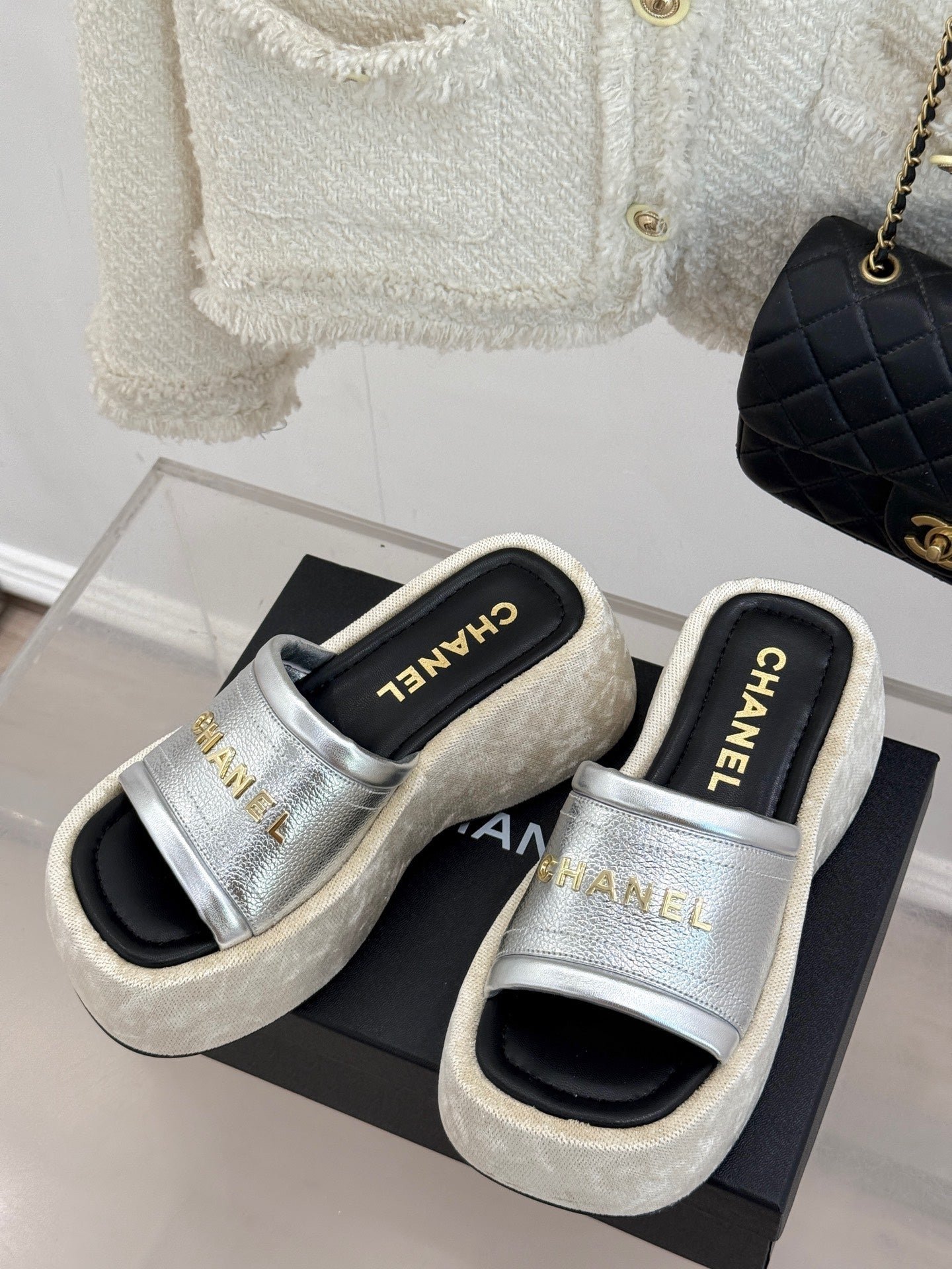 PLATFORM SLIPPERS IN SILVER LAMBSKIN - Image 2