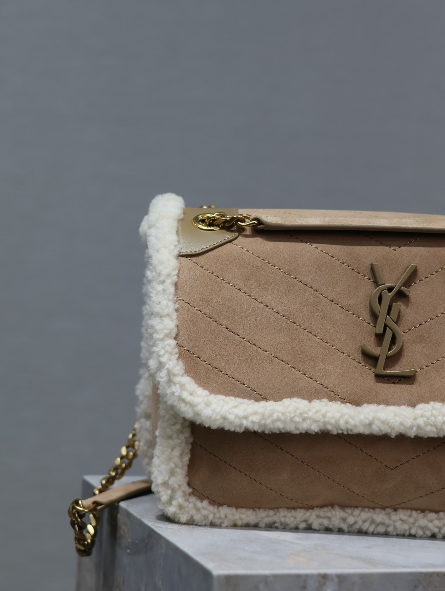 NIKI MEDIUM 28 IN CAMEL SUEDE AND WHITE SHEARLING - Image 5