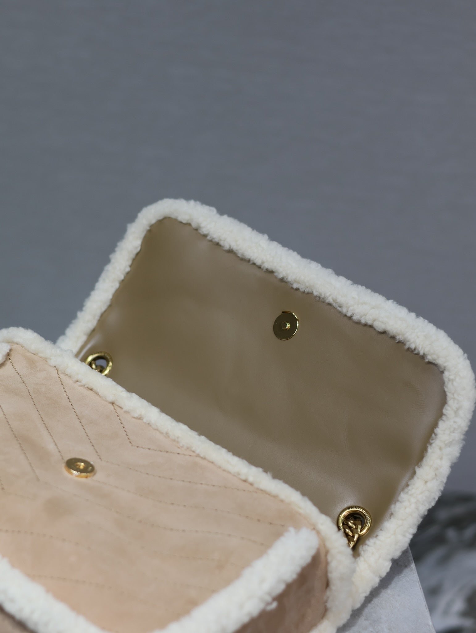 NIKI MEDIUM 28 IN CAMEL SUEDE AND WHITE SHEARLING - Image 2