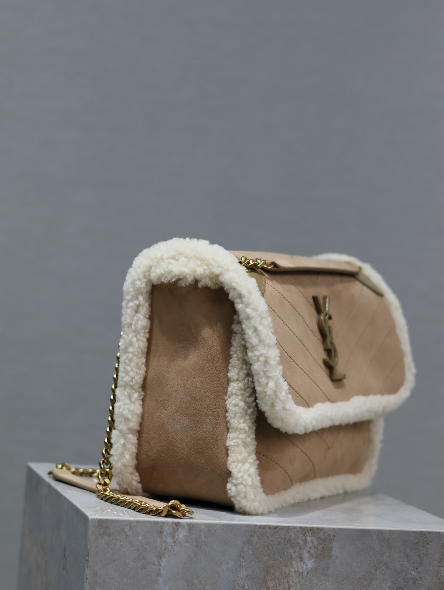 NIKI MEDIUM 28 IN CAMEL SUEDE AND WHITE SHEARLING - Image 6