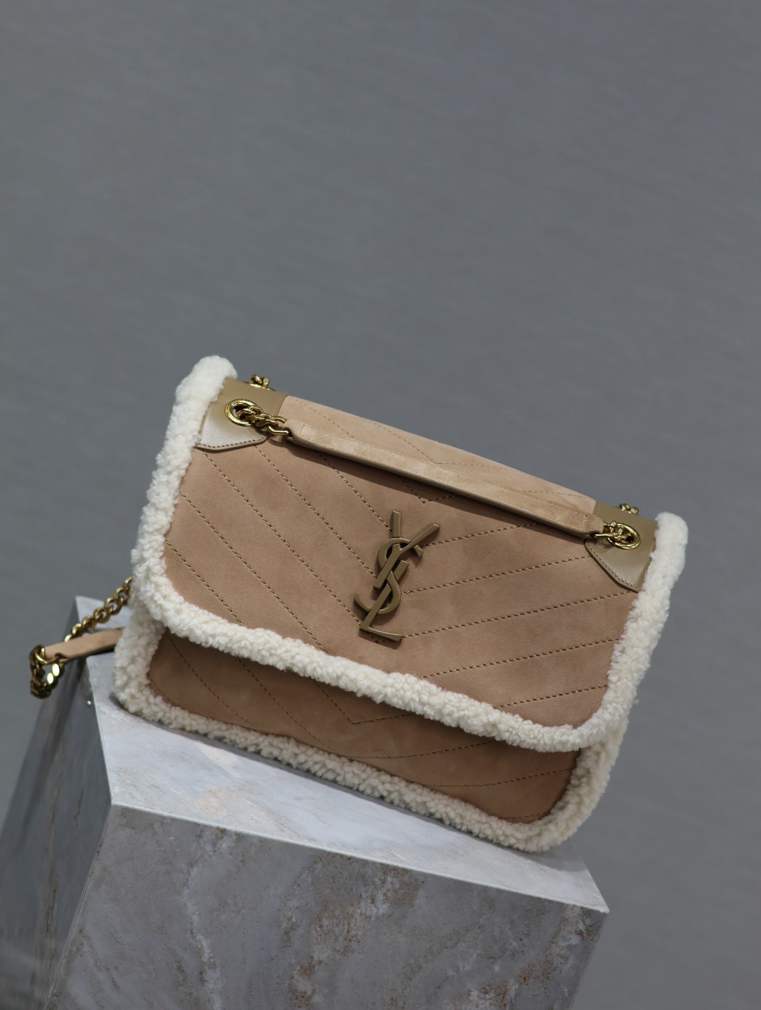 NIKI MEDIUM 28 IN CAMEL SUEDE AND WHITE SHEARLING - Image 7