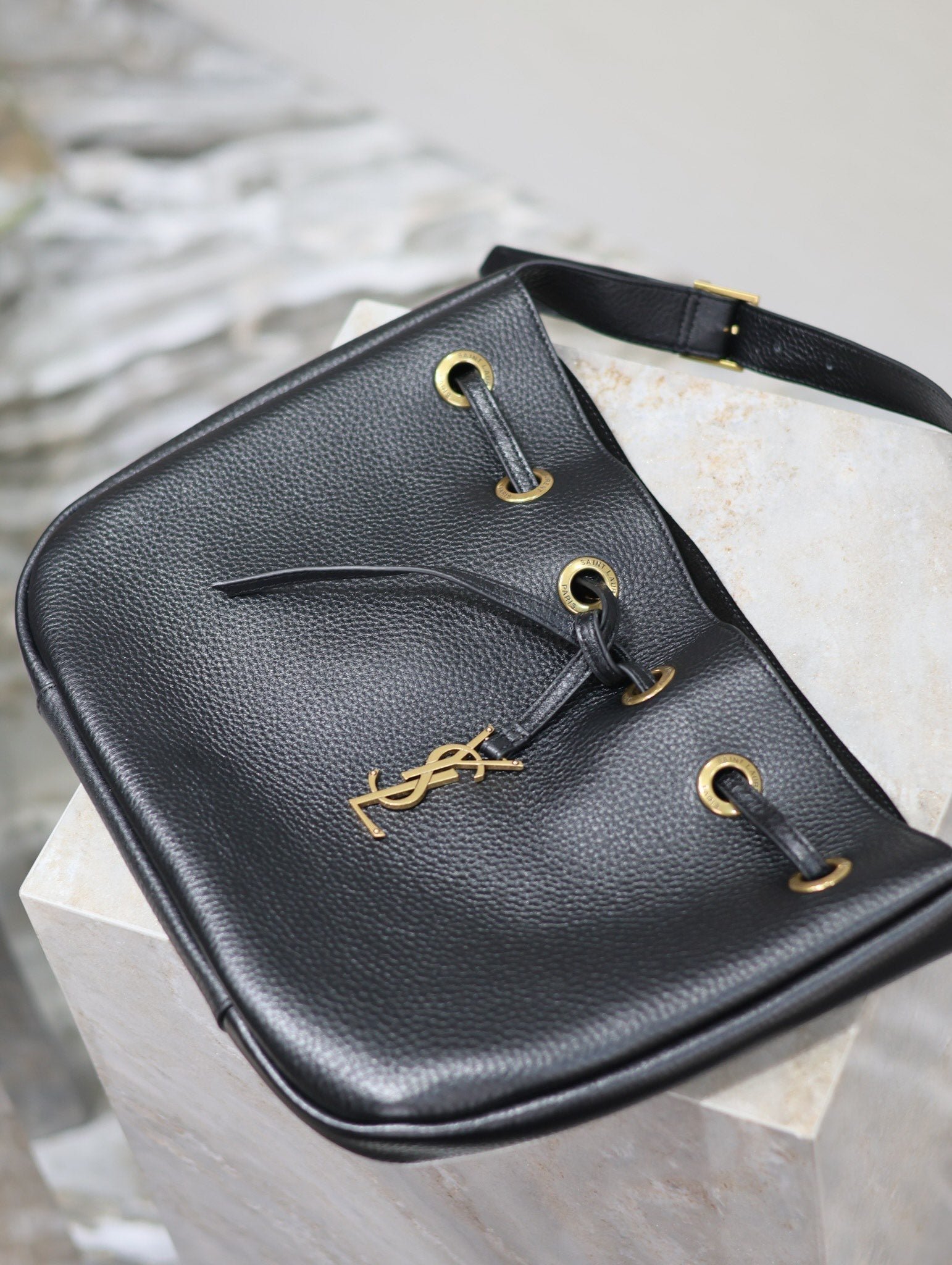 PARIS VII SMALL HOBO 30 IN BLACK GRAINED LEATHER GOLD HARDWARE - Image 5