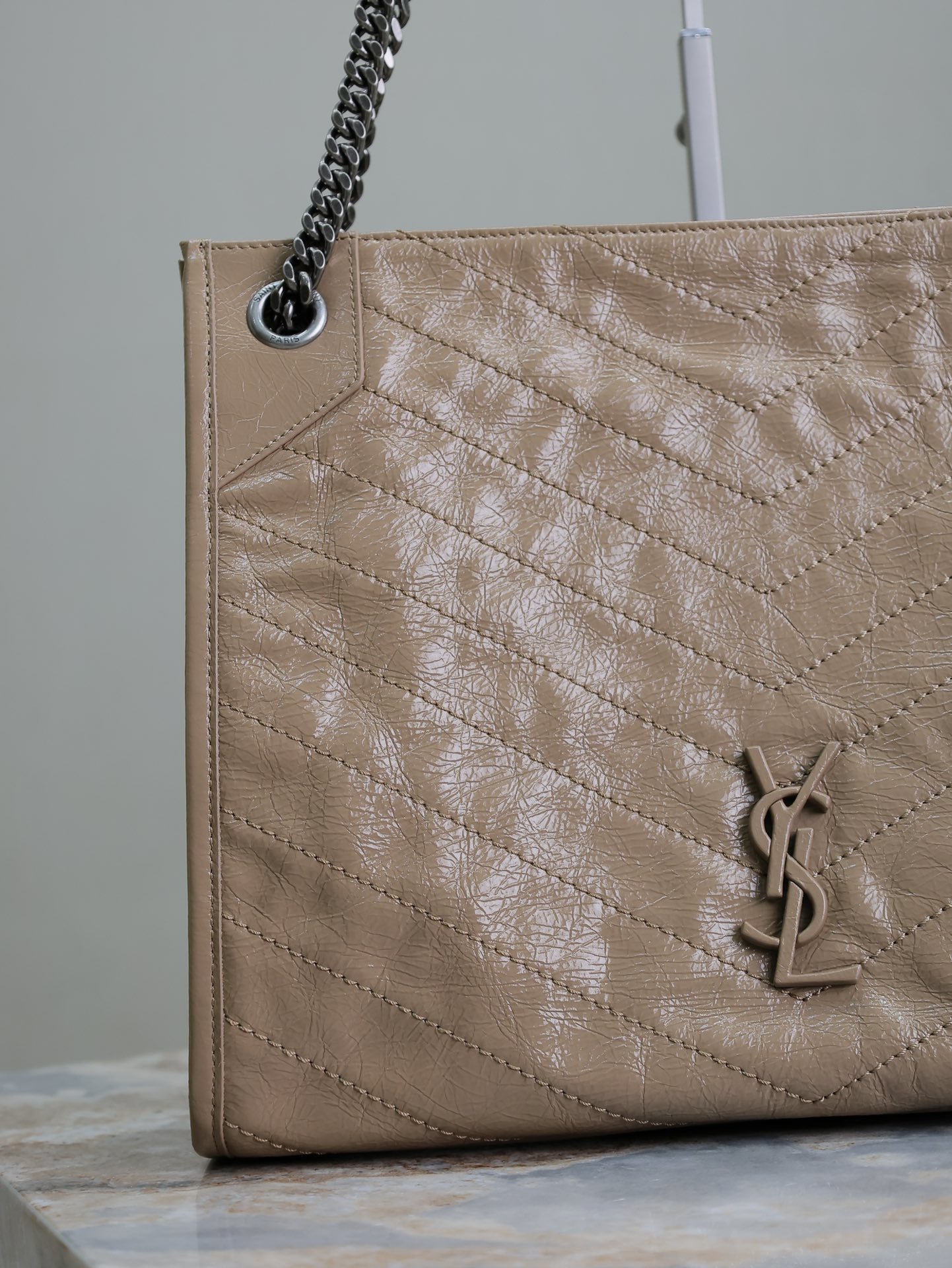 NIKI SHOPPING BAG 33 IN LIGHT BROWN CRUMPLED CALFSKIN - Image 3