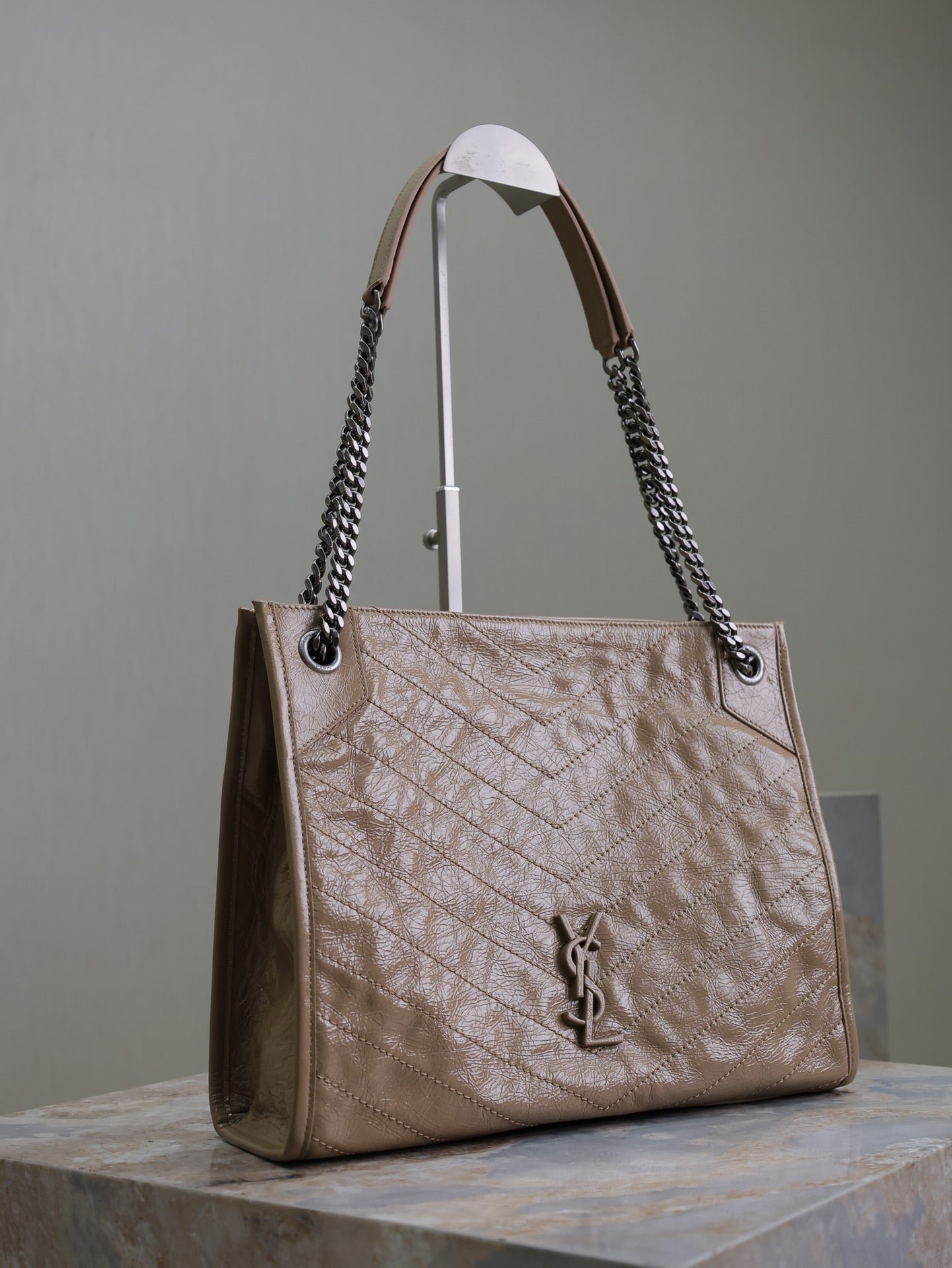 NIKI SHOPPING BAG 33 IN LIGHT BROWN CRUMPLED CALFSKIN - Image 5