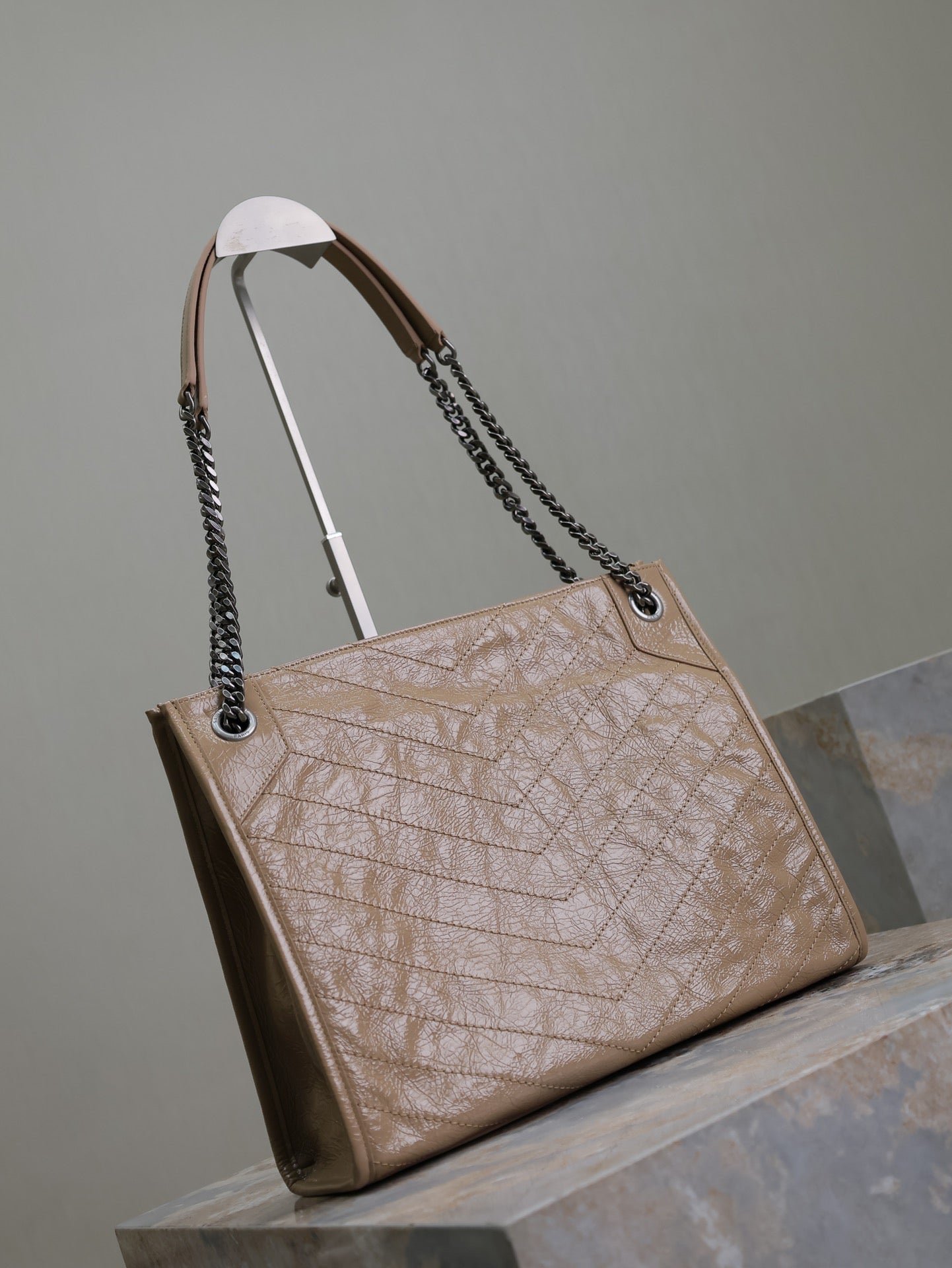 NIKI SHOPPING BAG 33 IN LIGHT BROWN CRUMPLED CALFSKIN - Image 7