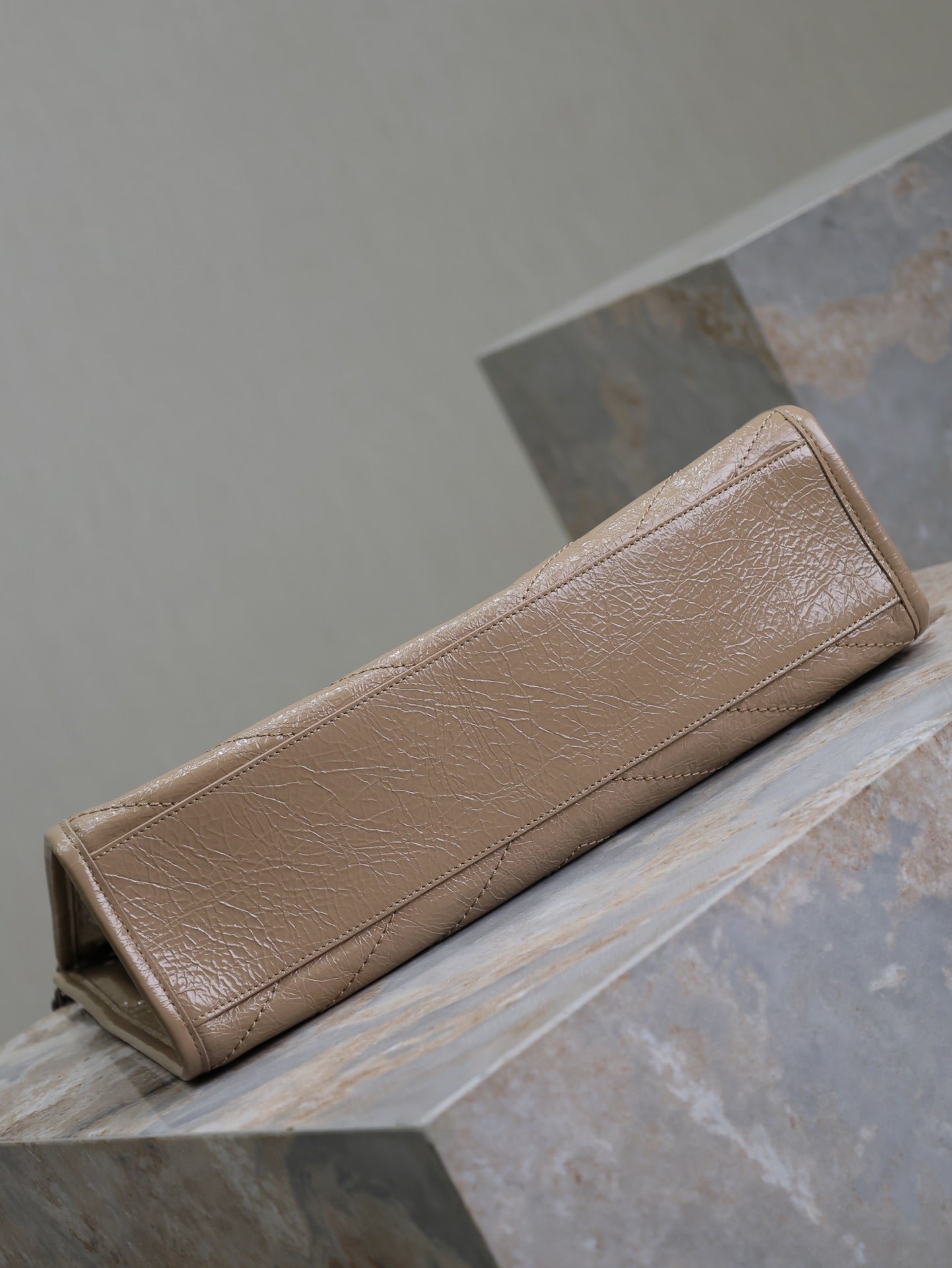 NIKI SHOPPING BAG 33 IN LIGHT BROWN CRUMPLED CALFSKIN - Image 8
