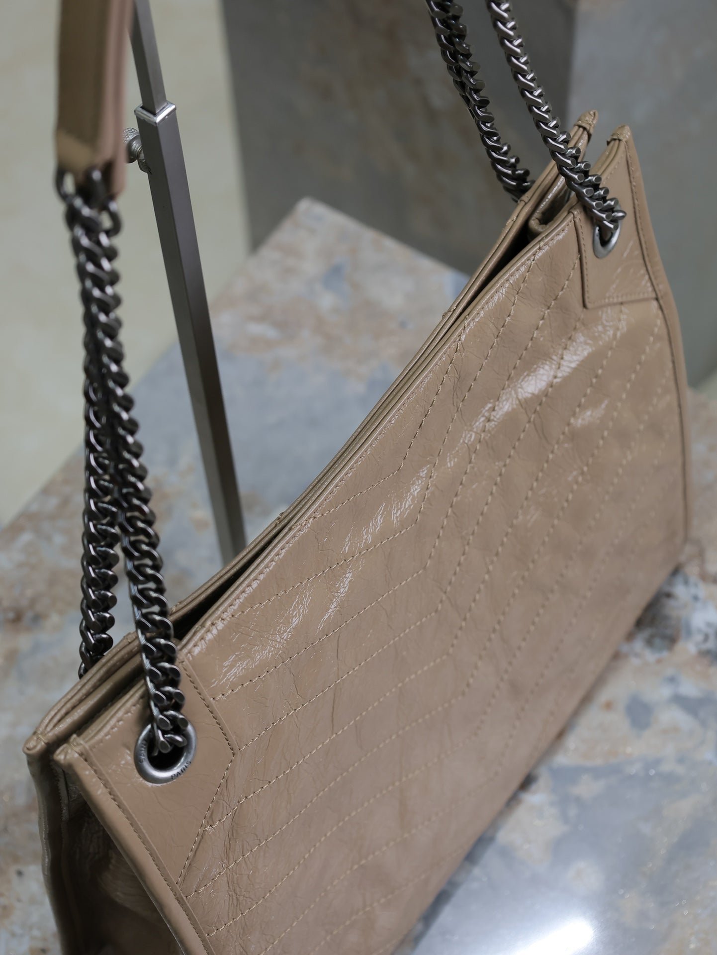 NIKI SHOPPING BAG 33 IN LIGHT BROWN CRUMPLED CALFSKIN - Image 9