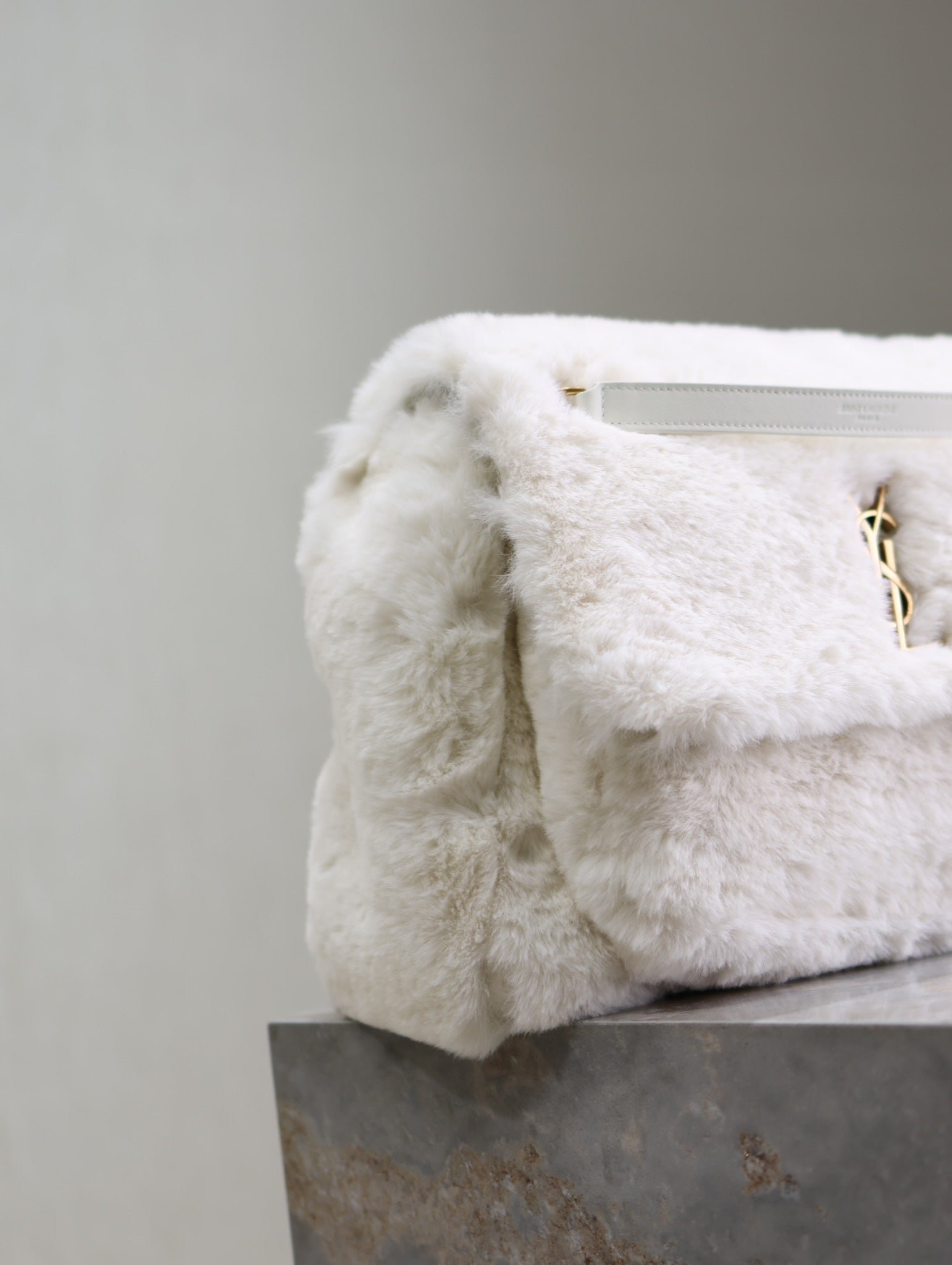 NIKI LARGE 32 IN WHITE RABBIT FUR GOLD HARDWARE - Image 4