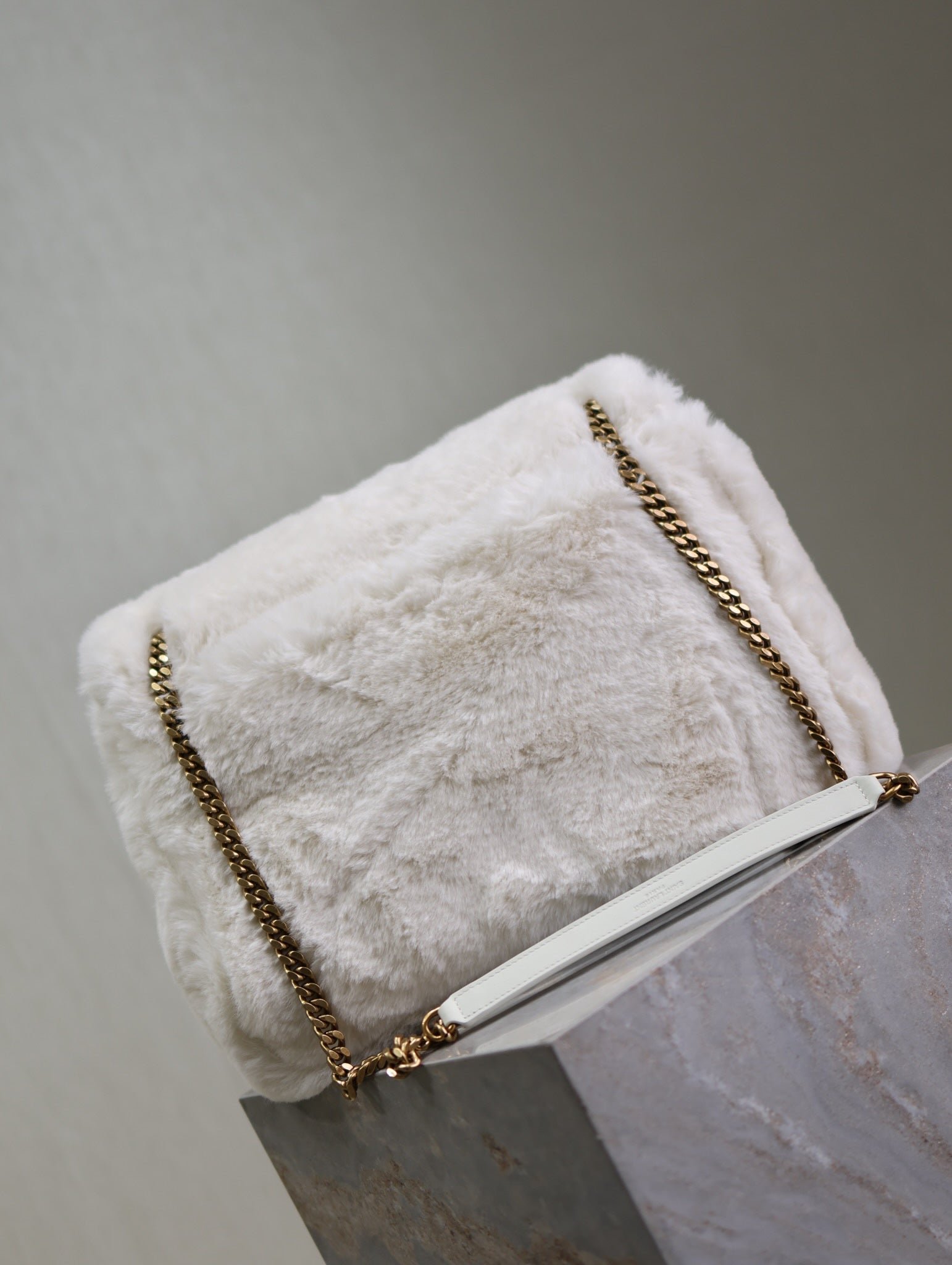 NIKI LARGE 32 IN WHITE RABBIT FUR GOLD HARDWARE - Image 6