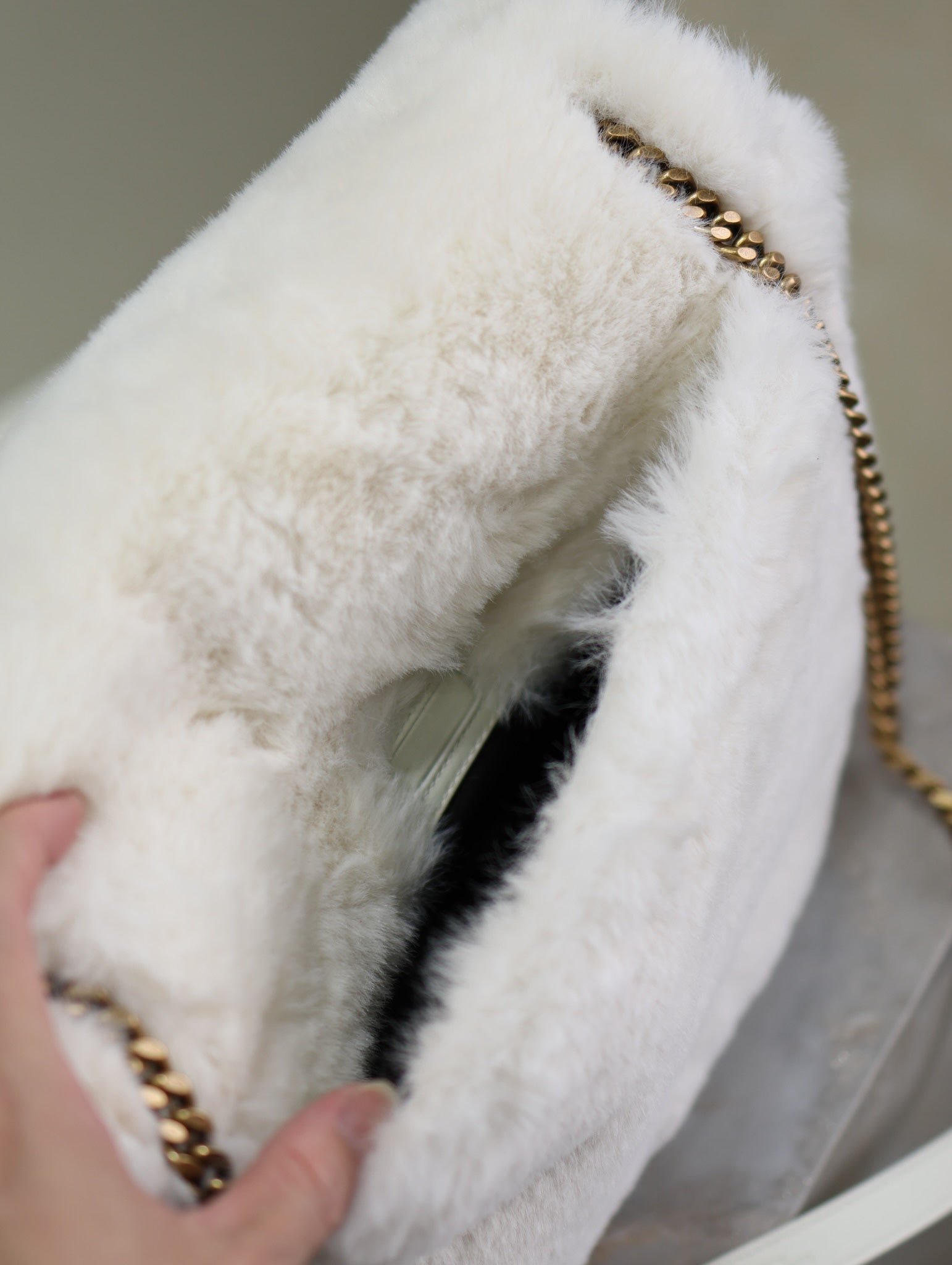 NIKI LARGE 32 IN WHITE RABBIT FUR GOLD HARDWARE - Image 7
