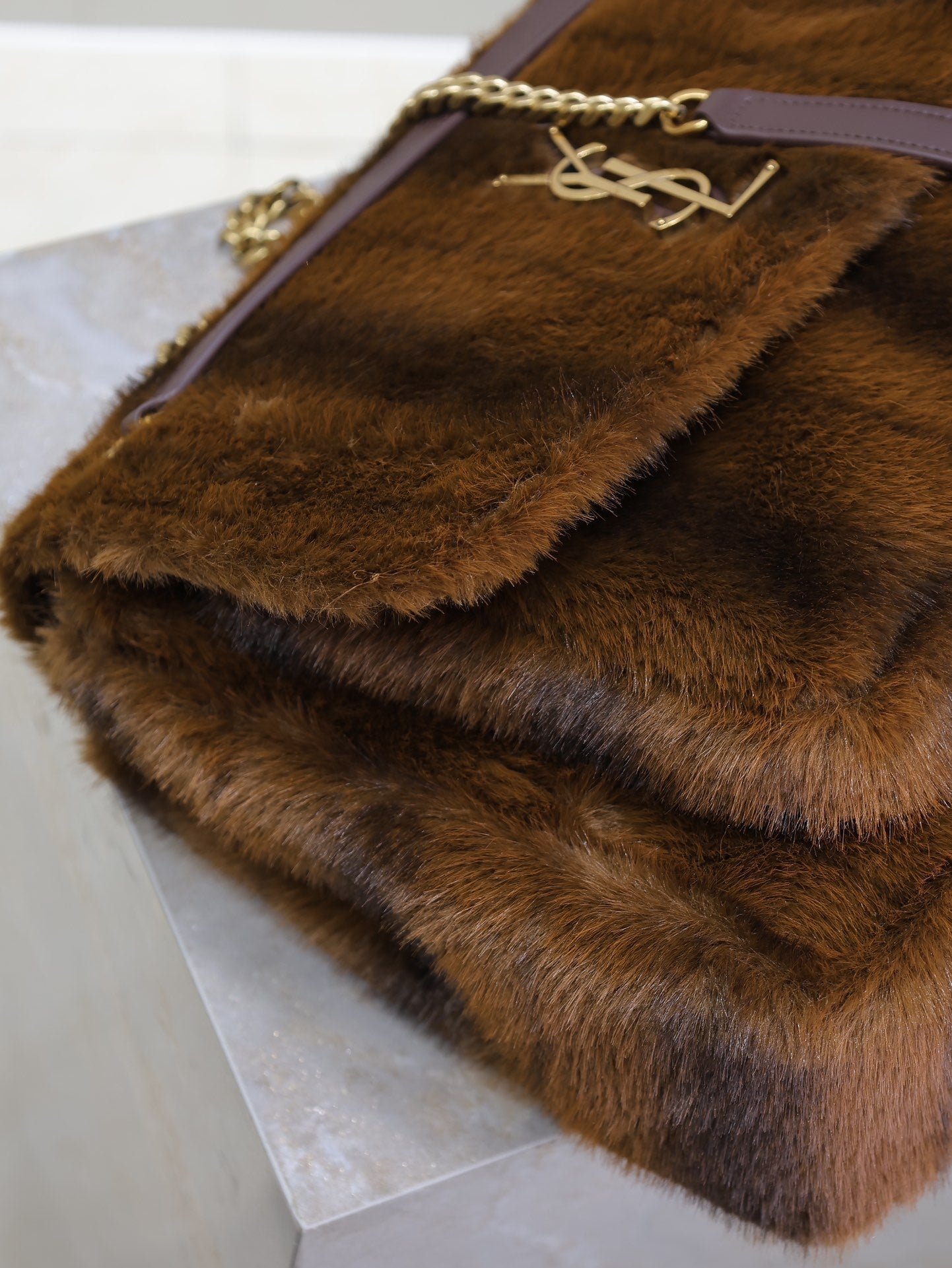 NIKI LARGE 32 IN COFFE BROWN MINK FUR GOLD HARDWARE - Image 4