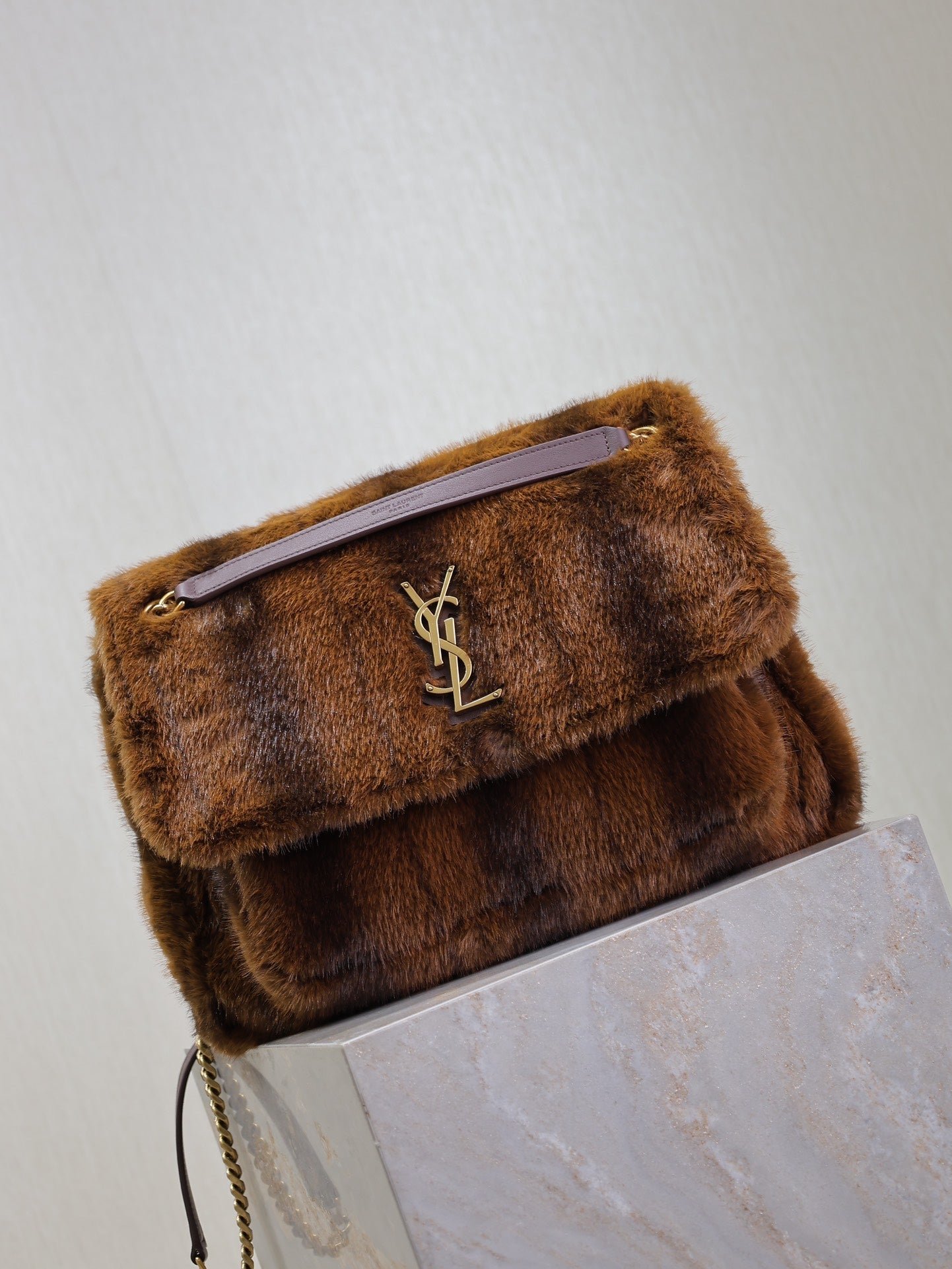 NIKI LARGE 32 IN COFFE BROWN MINK FUR GOLD HARDWARE - Image 6