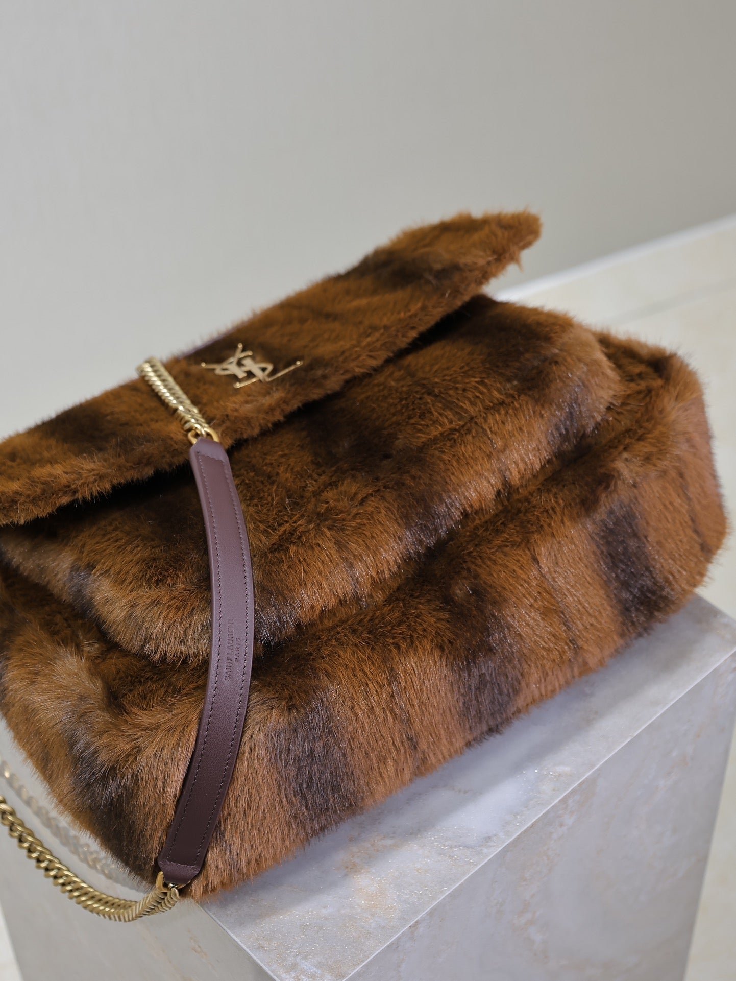 NIKI LARGE 32 IN COFFE BROWN MINK FUR GOLD HARDWARE - Image 7
