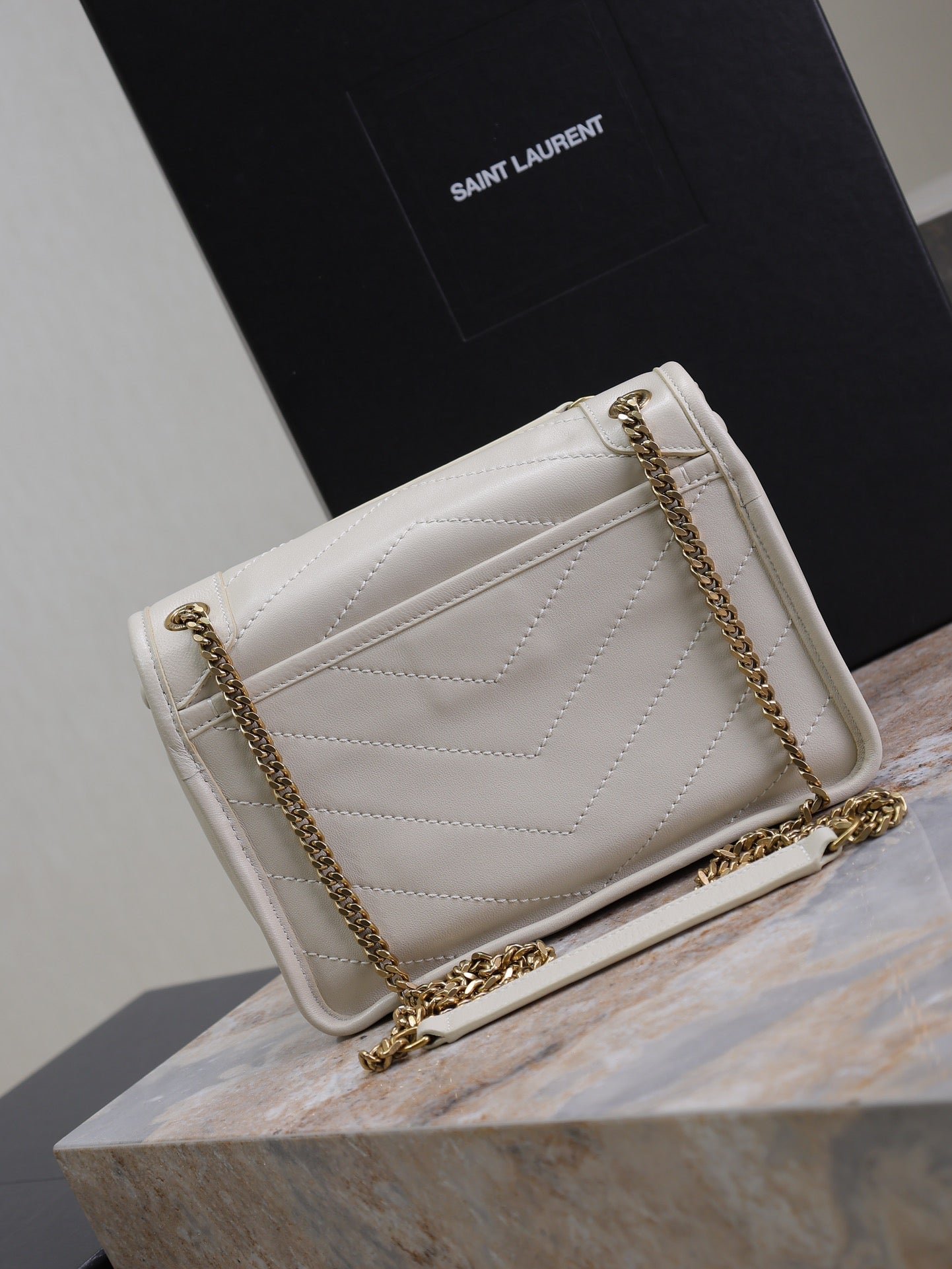 NIKI BABY 22 IN RICE WHITE LAMBSKIN GOLD CHAIN - Image 5