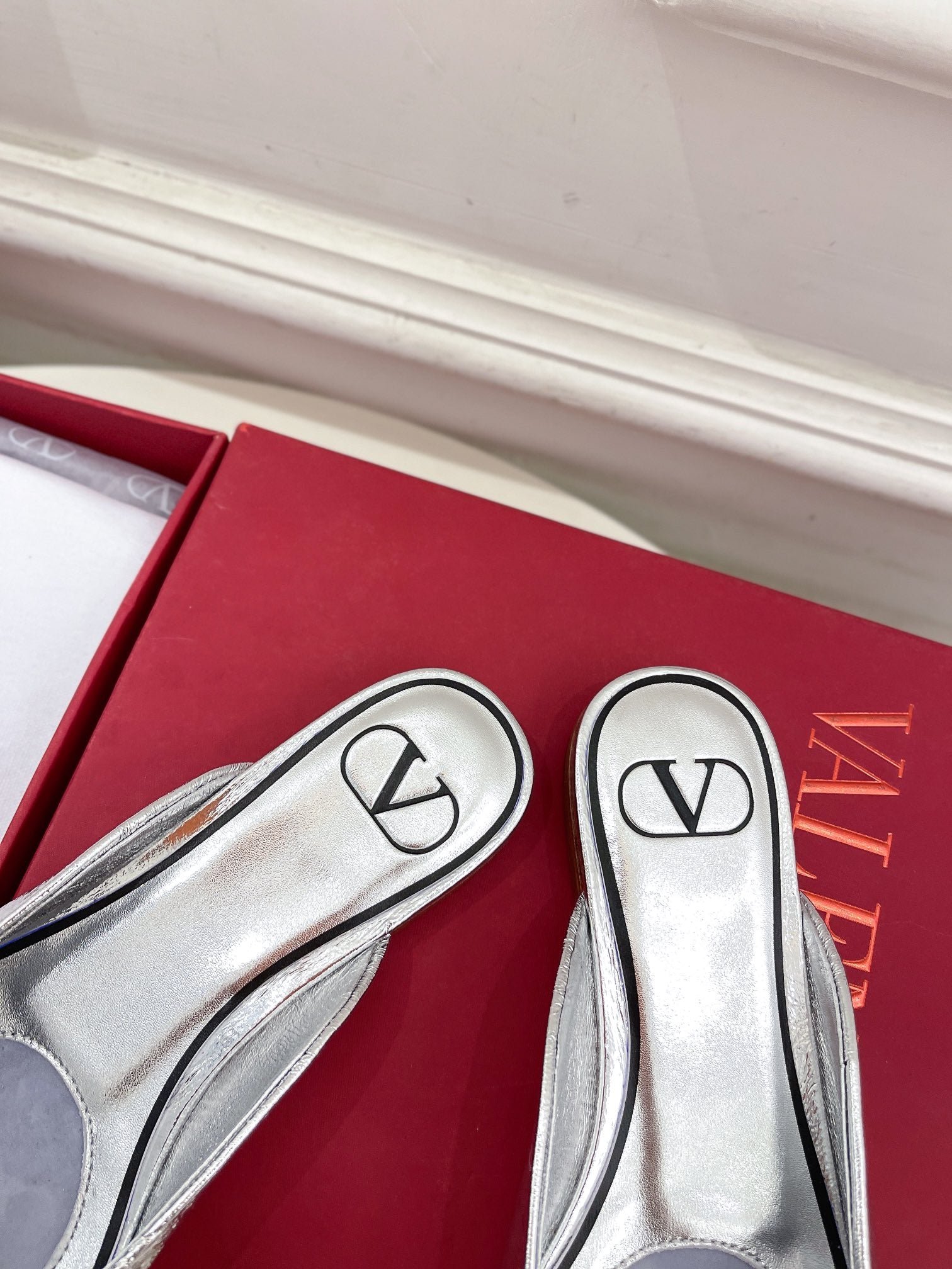 VLogo Bow Mules Women Silk Silver - Image 8
