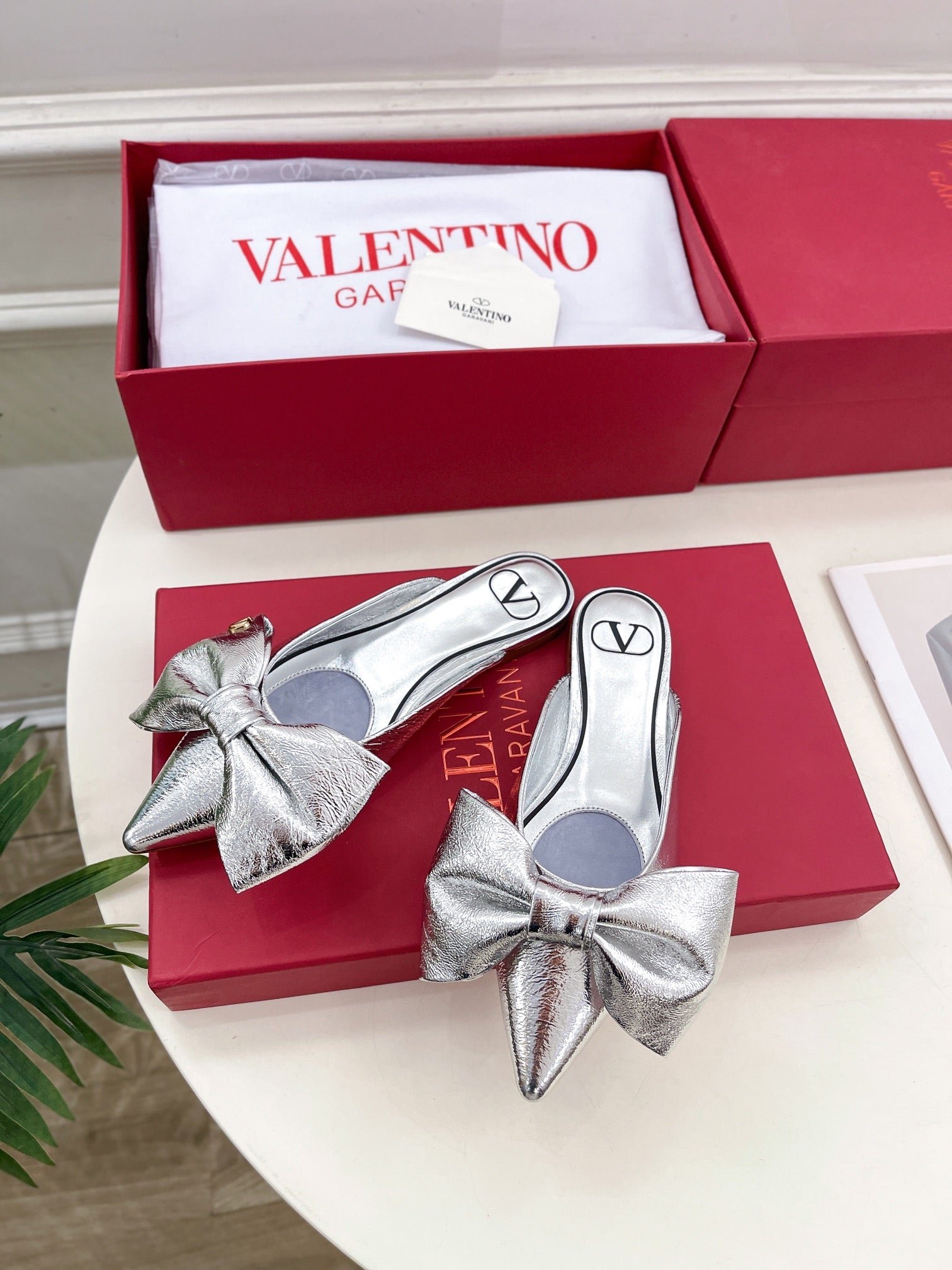VLogo Bow Mules Women Silk Silver - Image 7