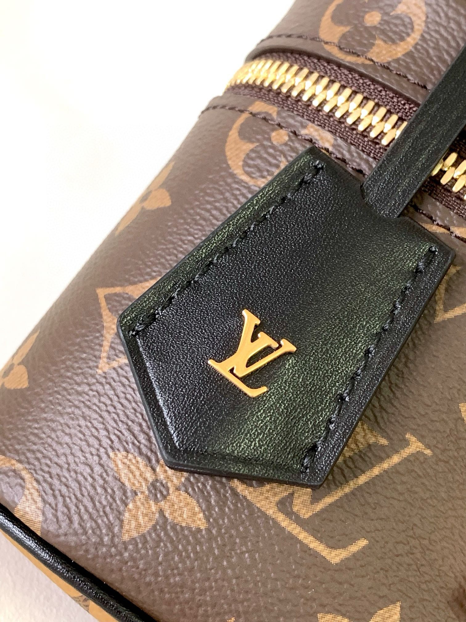 VANITY CHAIN POUCH 19 MONOGRAM REVERSE CANVAS - Image 7